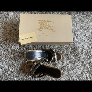 Preowned auth Burberry wedge size 37.5